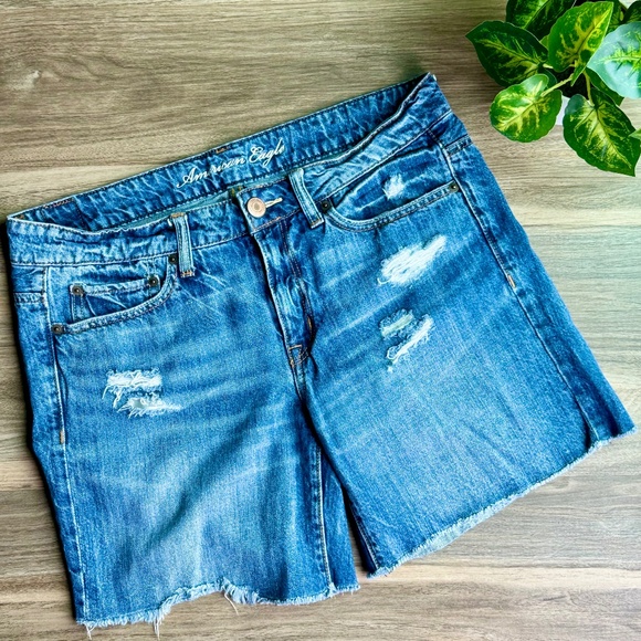 American Eagle Mid-rise fit Distressed Denim Medium Wash Cutoff Shorts Size 8 - Picture 2 of 13
